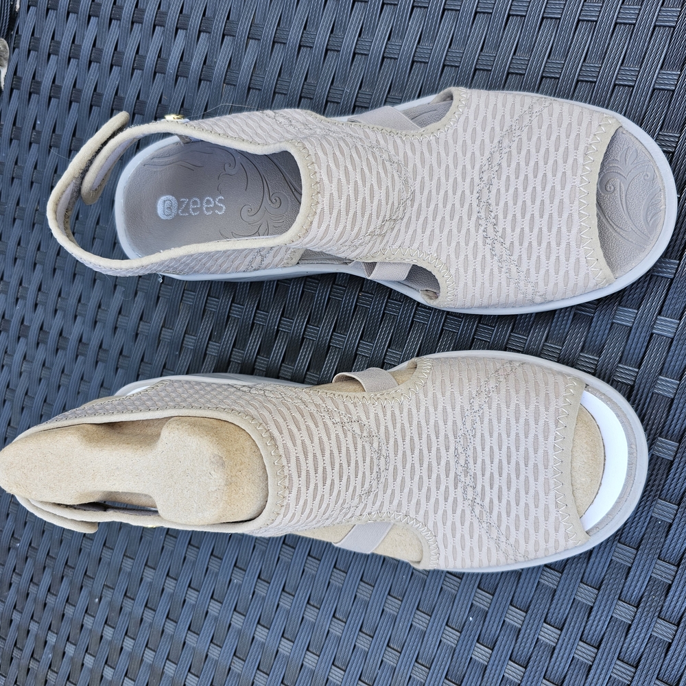 Beige Bzees Open-Toe Sandals